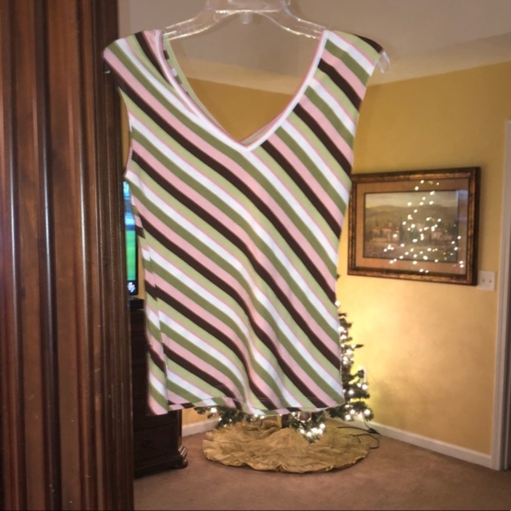 V-Neck Sleeveless Top VERY GOOD CONDITION - Picture 3 of 5